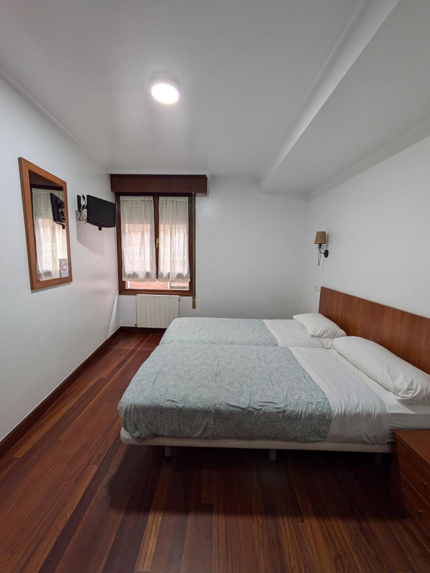 Akelarre Ostatua Hotel Guernica y Luno Bagian luar foto