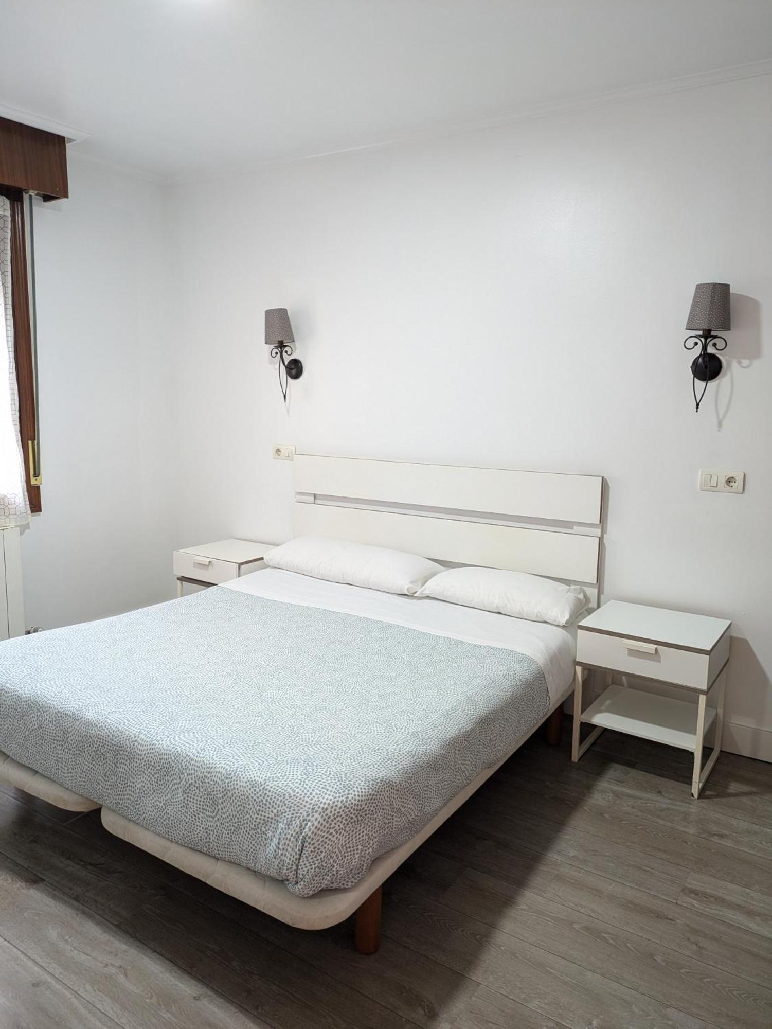 Akelarre Ostatua Hotel Guernica y Luno Bagian luar foto